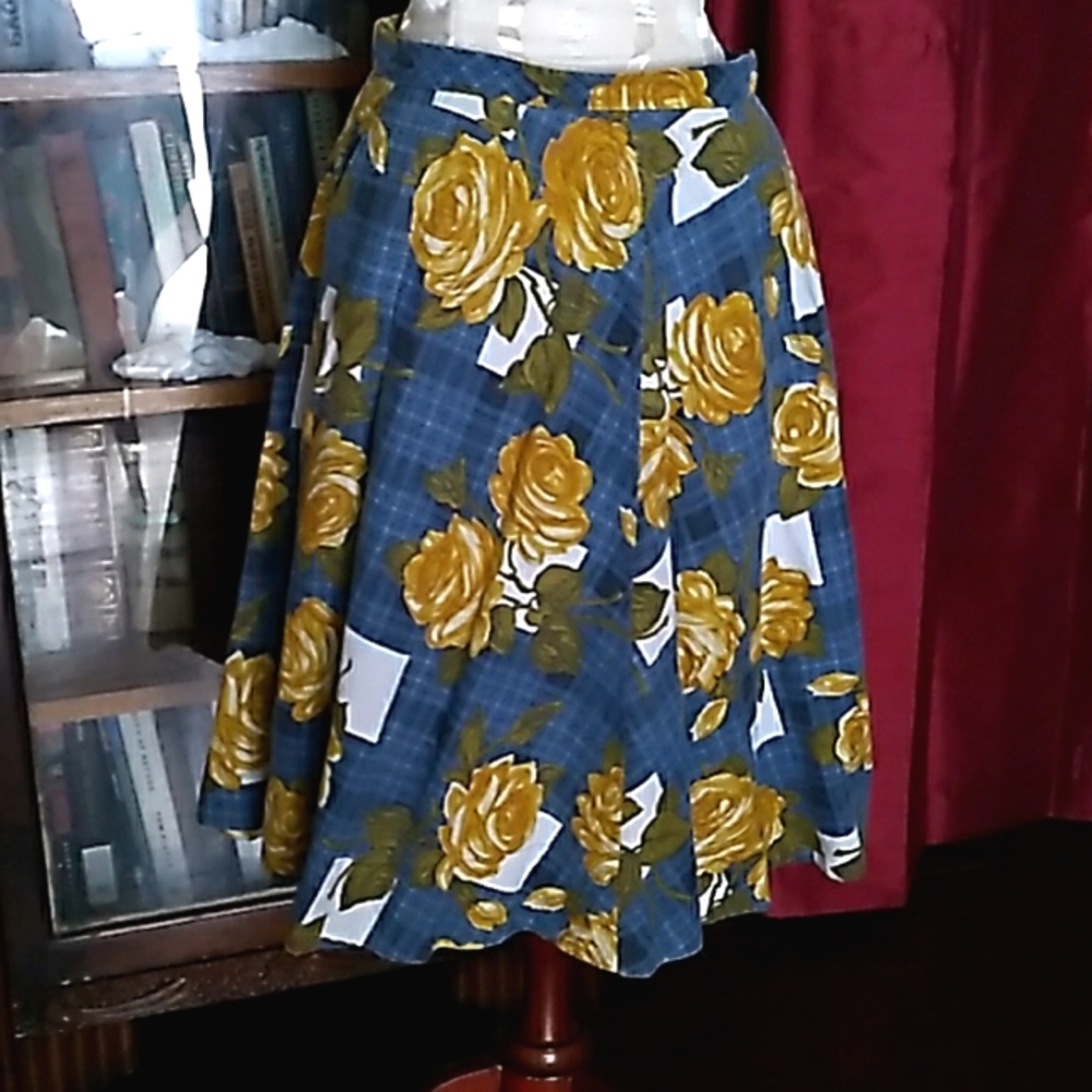 retro 50s style skirt, yellow roses
